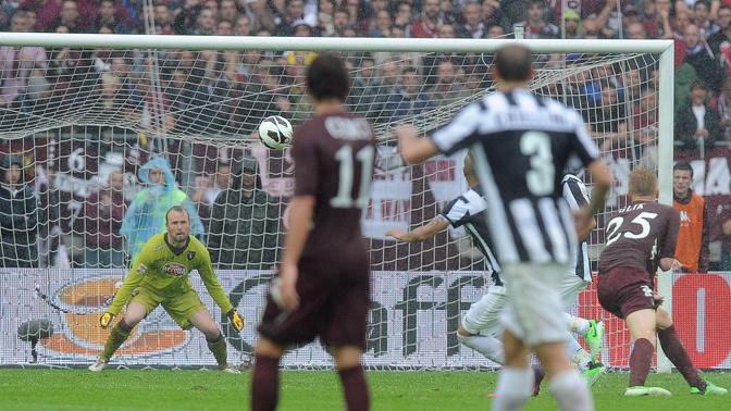 E quando il derby sembra incamminato verso lo 0-0, ci pensa Vidal a sbloccare il punteggio:  l'1-0 per la Juventus